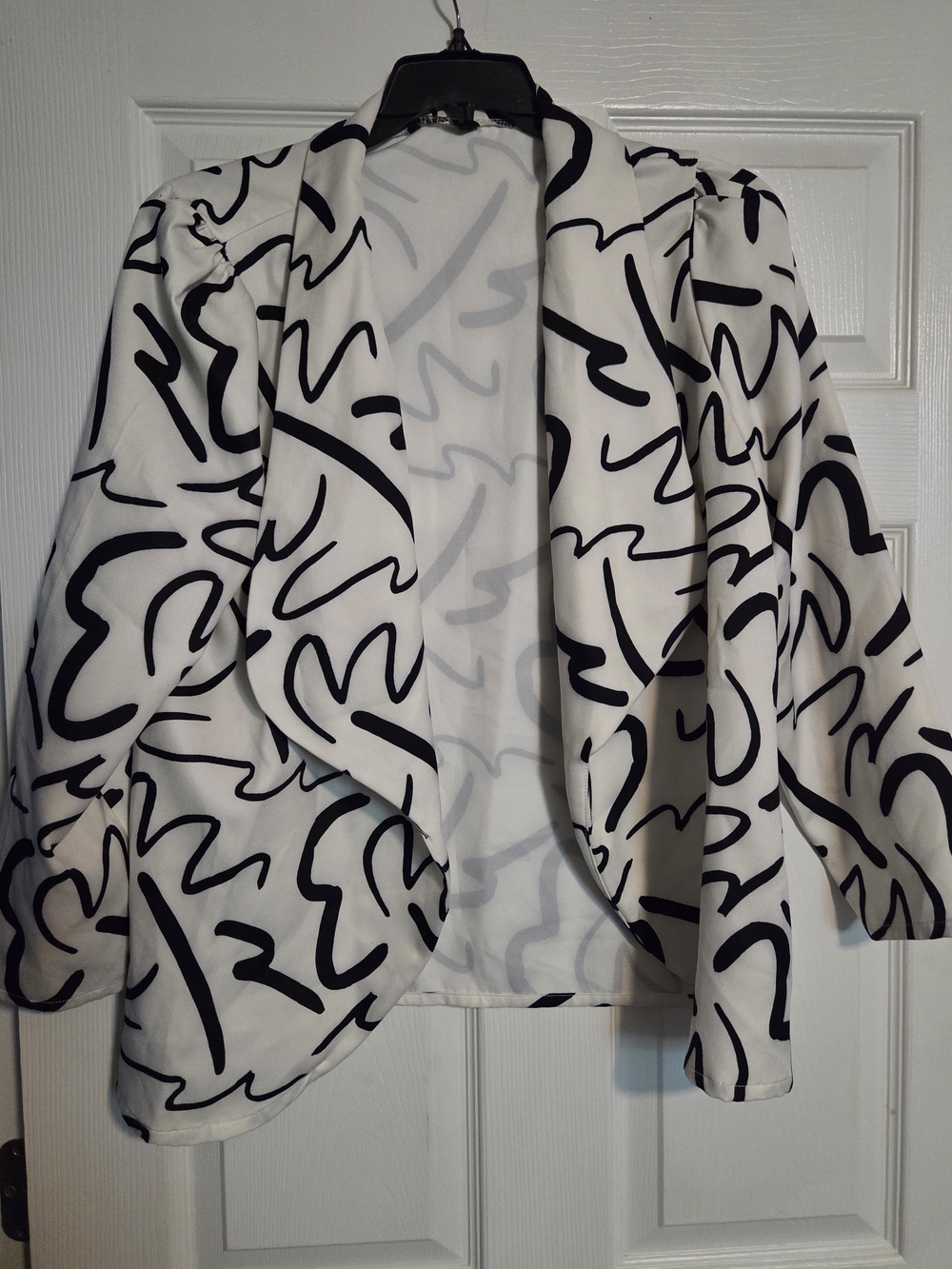 BloomChic Black & White Abstract Open-Front Blazer
